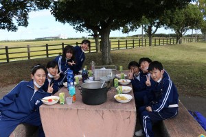 野外炊事　食事１\